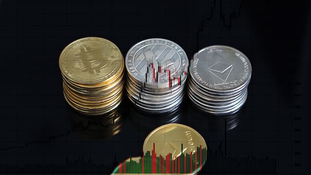 Bitcoin Stagnates as Altcoins Face Decline: Analyzing Recent Trends