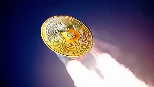 Experts Debate Bitcoin’s Role in an Uncertain Economy