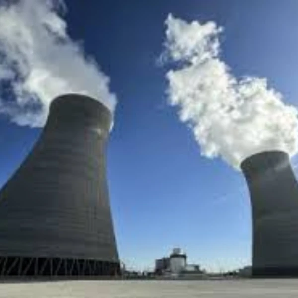 Will the US start the process of building a nuclear-powered data center on a military base before 2030?