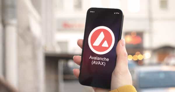 AVAX Price Prediction: Upper Band Squeeze Puts $8.16 in Play — But the Tape Is Lying to Someone